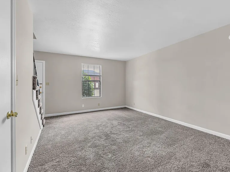 381 Peabody Dr — Photo 5