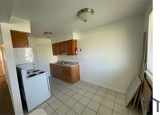 5th image of 812 Young St #812