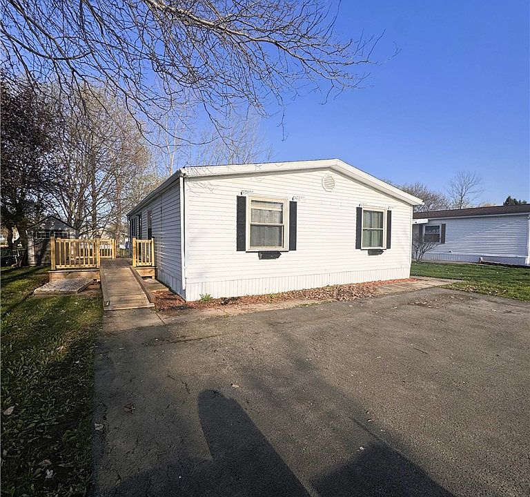 1st image of 239 Sunset Dr