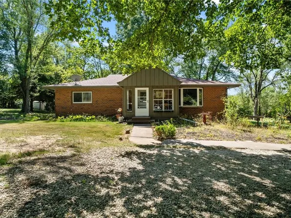 20269 McLouth Rd, Tonganoxie, KS 66086