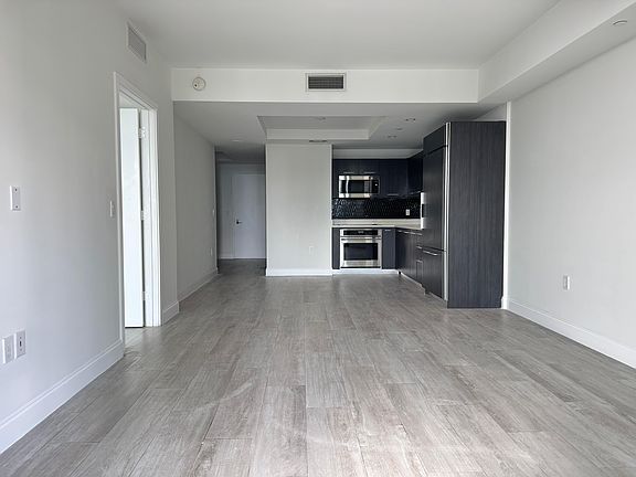 5th image of 45 SW 9th St APT 3403