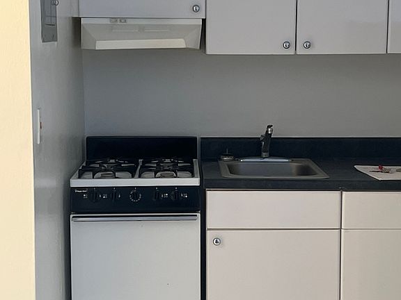 5th image of 150 E 39th St APT 1606