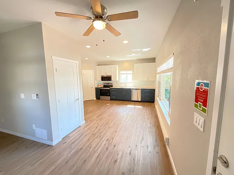 2016 W Kiowa St #B — Photo 11