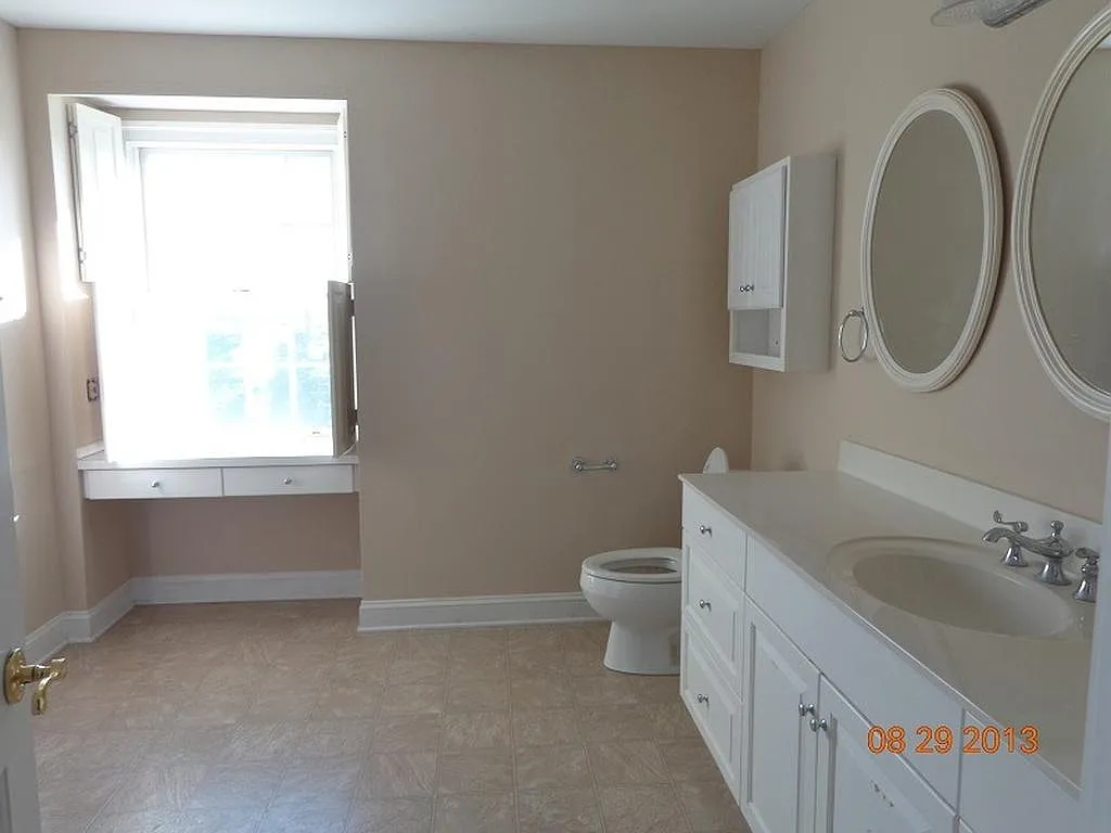 4 bed, 3700 sqft, $2,800 — Photo 3