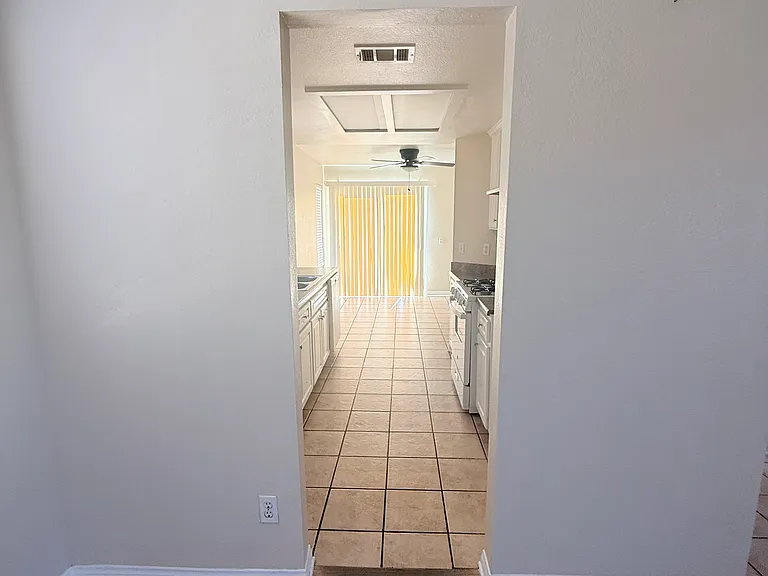 461 Westminster Pl #B — Photo 4