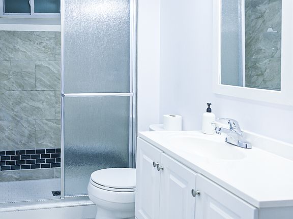 4th image of 130 Pearl Ave Unit 2