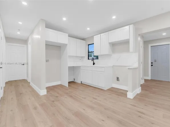 3430 NW 171st St, Miami Gardens, FL 33056