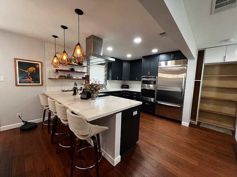 5305 Cloverdale Ln — Photo 1