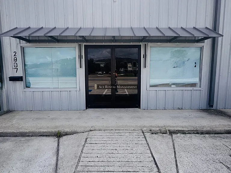 2907 Nederland Ave — Photo 2