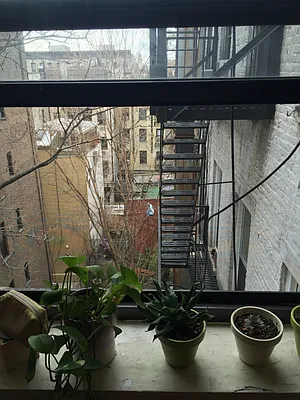 Rented by Chartwell Manhattan Realty | media 24