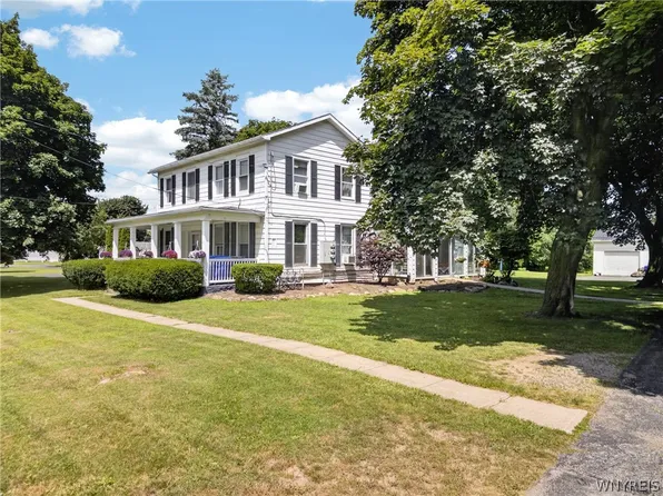 12720 Main Rd, Akron, NY 14001