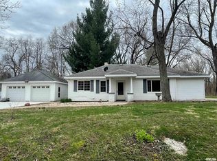 302 N Lake St, Spring Bay, IL 61611