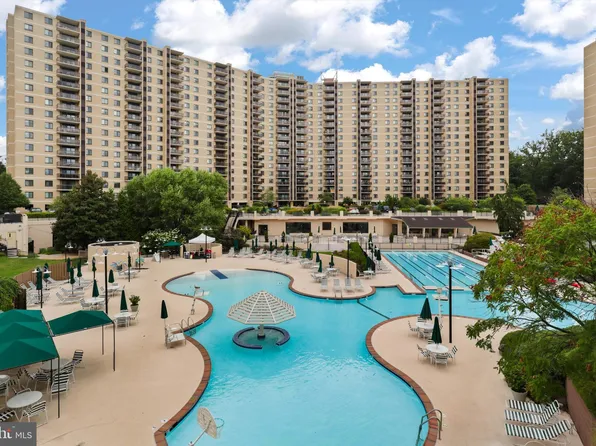 203 Yoakum Pkwy APT 1015, Alexandria, VA 22304
