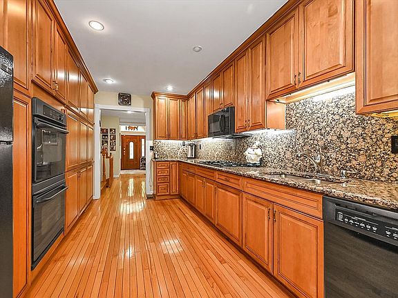 5th image of 18433 Tudor Rd