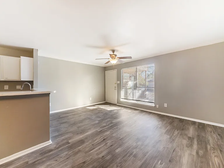 Spring Hill Village Apartments — Photo 24