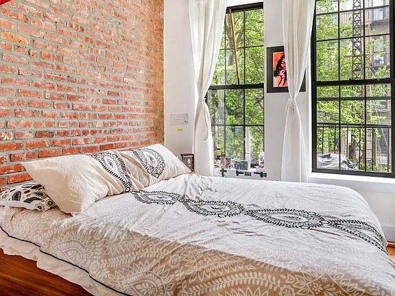 3rd image of 418 Melrose St #22R