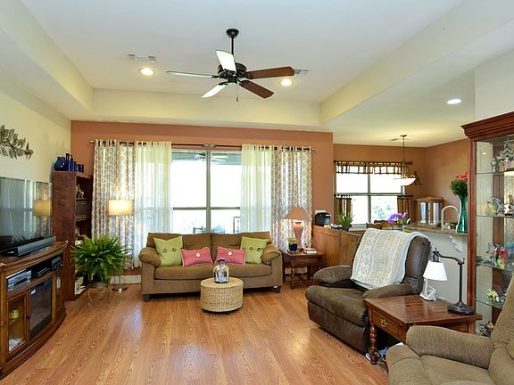 3rd image of 602 S Cowal Dr