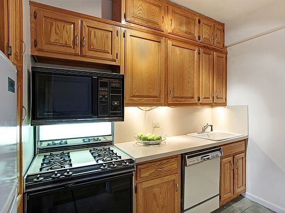 4th image of 10 Plaza St E APT 10F