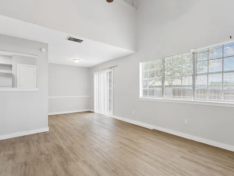 6710 Windsor Holw — Photo 5