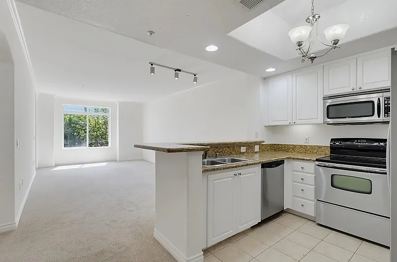 1 bed, 1.0 bath, 764 sqft, $1,700 — Photo 1