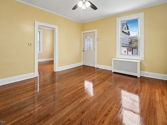 3rd image of 78 Holmes St