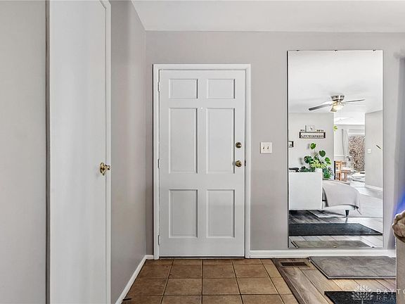5th image of 4393 Hillcrest Dr