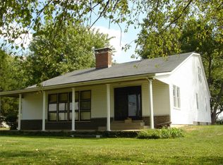 1122 Cedar Rd, Saint Jacob, IL 62281