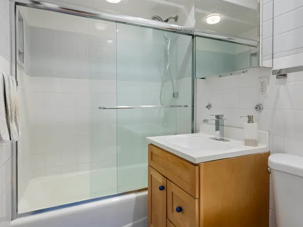 3750 Hudson Manor Terrace image 18 of 27