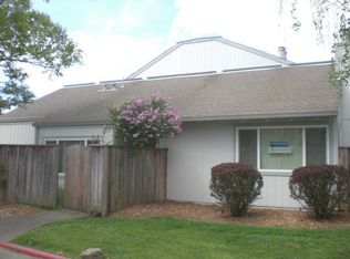 571 Racquet Club Cir, Rohnert Park, CA 94928