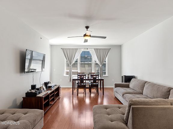 3rd image of 55 Melrose Terrace #407