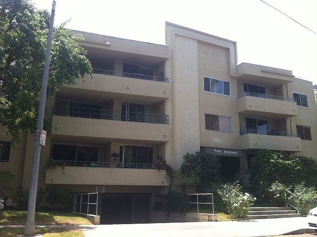 1st image of 16012 Moorpark St Unit 201