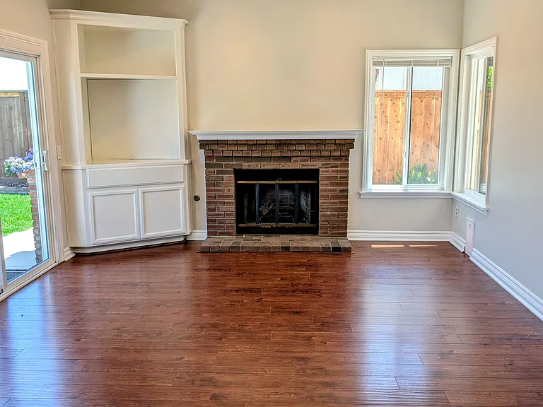 2327 Summerhill Dr — Photo 8