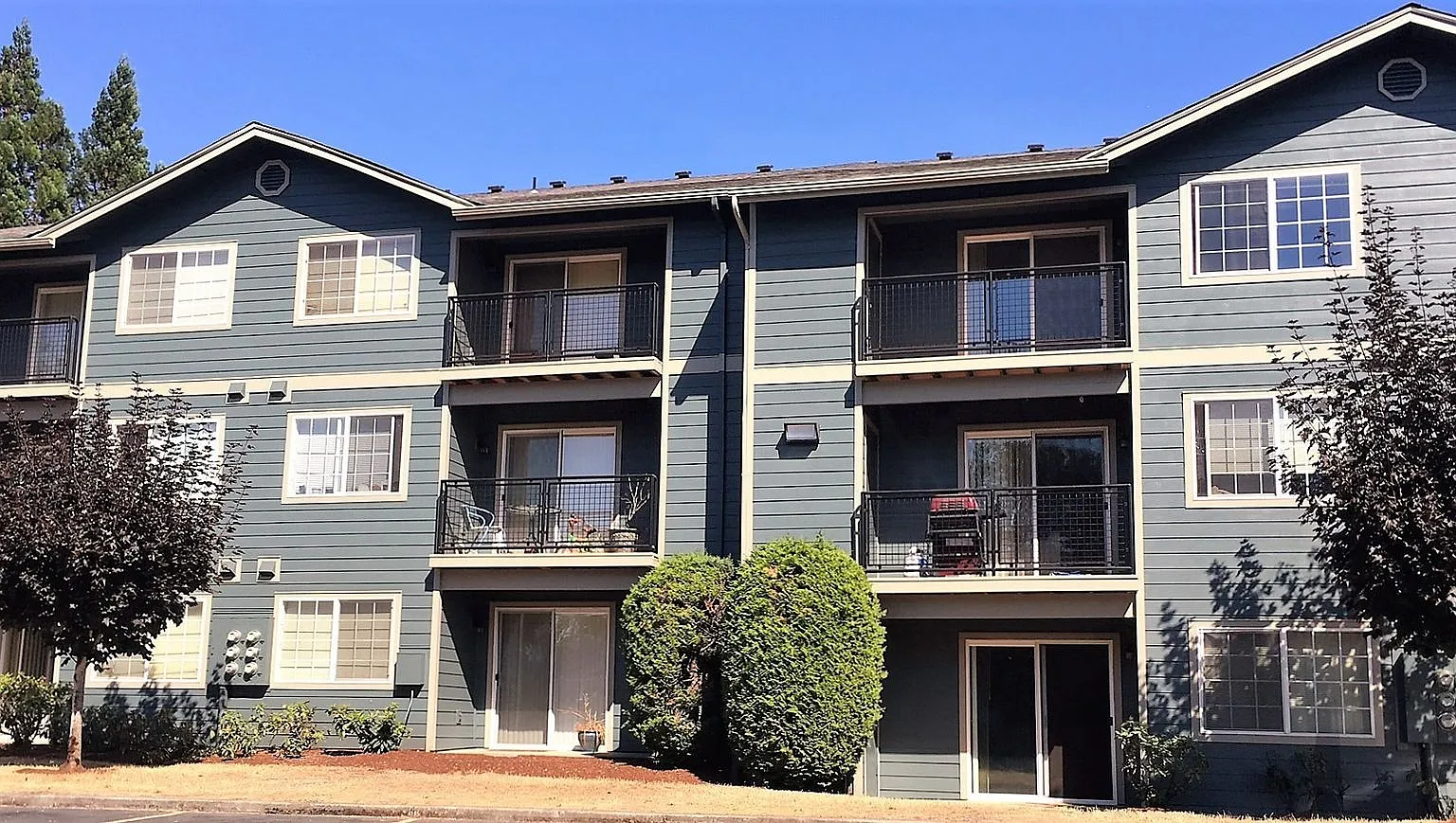 Vista Pointe Apartments in South Salem Oregon Comfortable Living Near Shopping and I5 — Photo 1