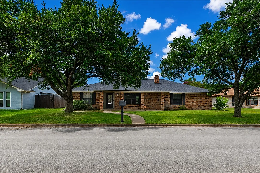 3 bed, 1672 sqft, $2,000 — Photo 1