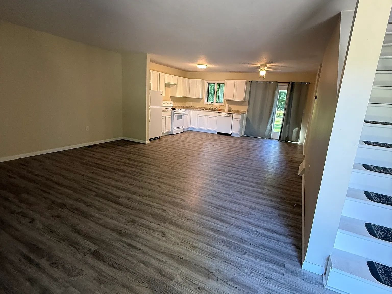 4 bed, 1.5 bath, $1,600 — Photo 2