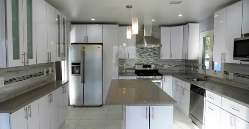 4 bed, 2684 sqft, $5,800 — Photo 2