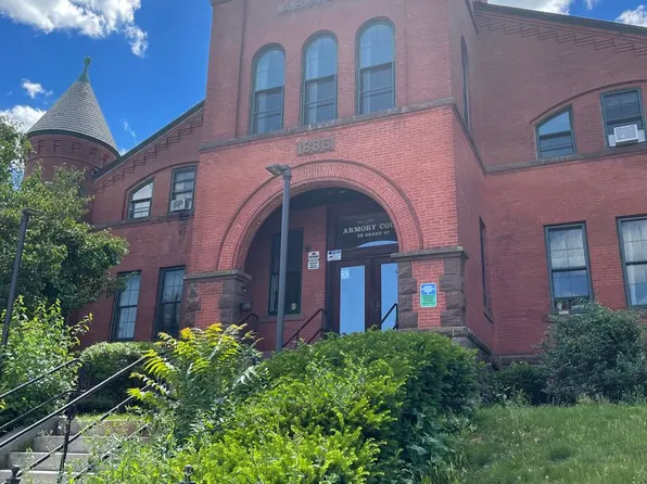 10 Grand St