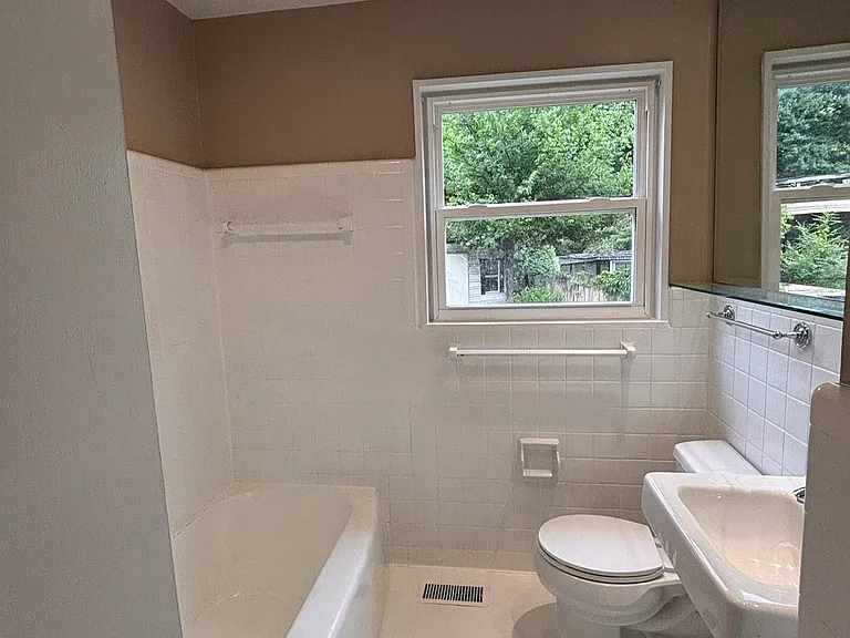 1401 Cresthill Rd — Photo 8