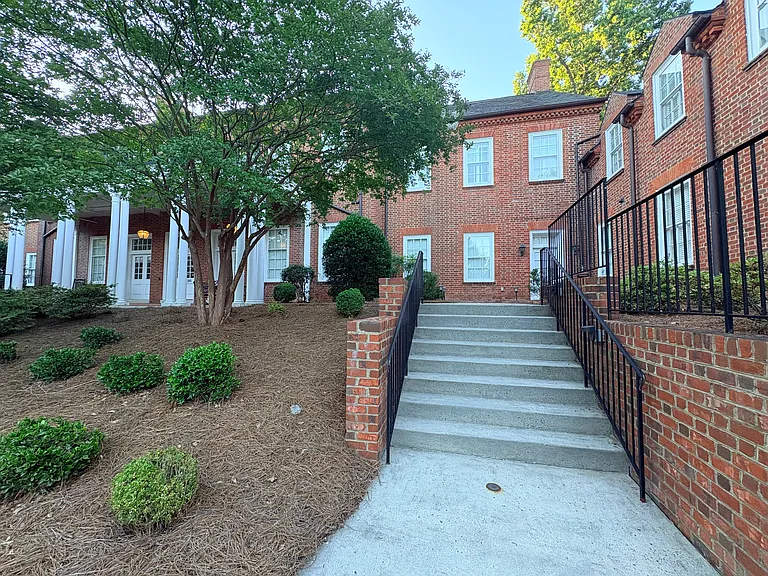 275 Glade View Ct — Photo 2