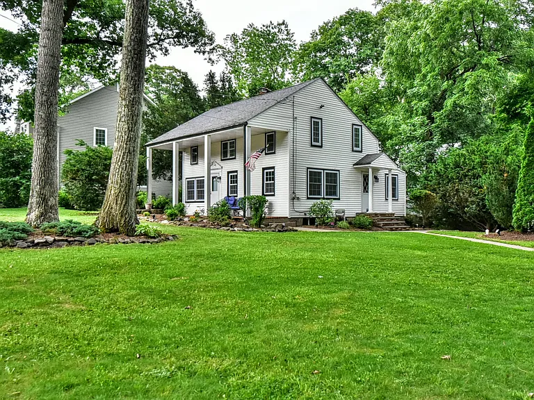 6 Standish Ln — Photo 24