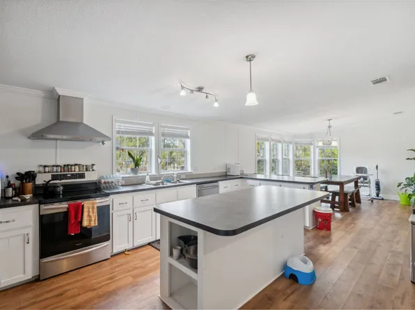 12600 Robinhood Rd, Hudson, FL 34669