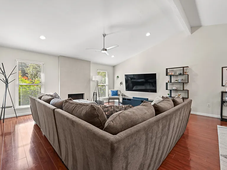 7806 Lowdes Dr — Photo 8