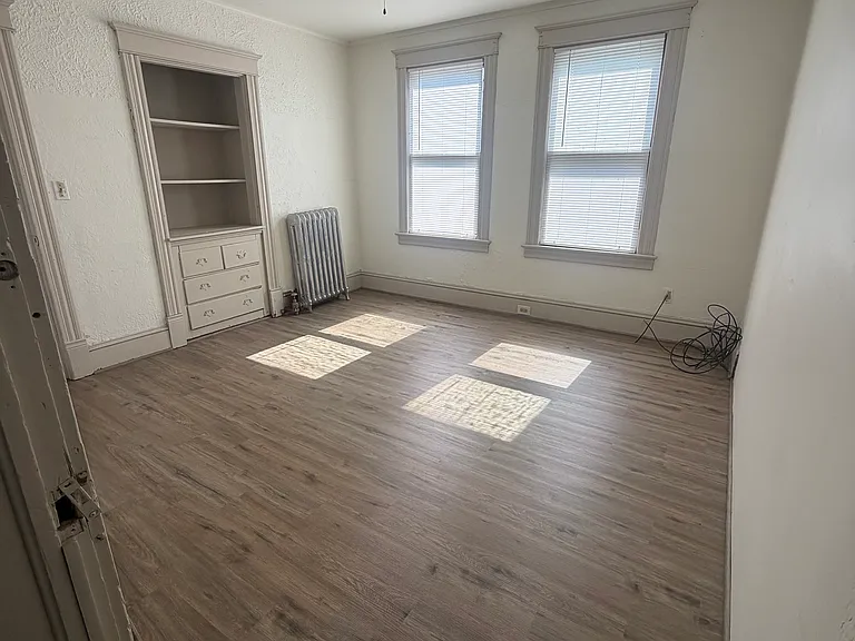 35 Linden St — Photo 4