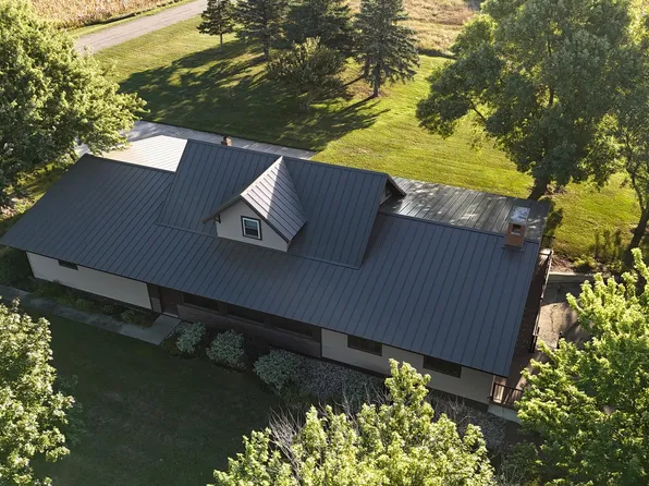 301 E Farm Ln, Stockholm, SD 57264