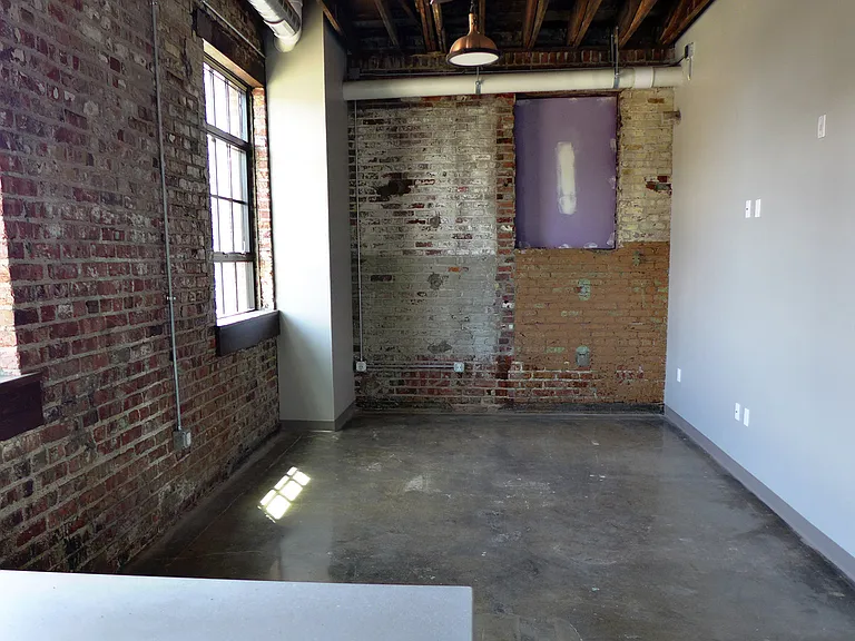 2523 Farnam St — Photo 19