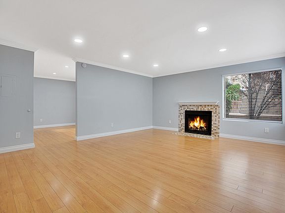 2nd image of 18408 Hatteras St Unit 27