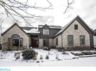 3339 Foxcroft Dr, Lewis Center, OH 43035