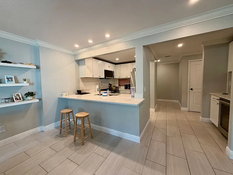 2416 W Chicago Ave — Photo 8