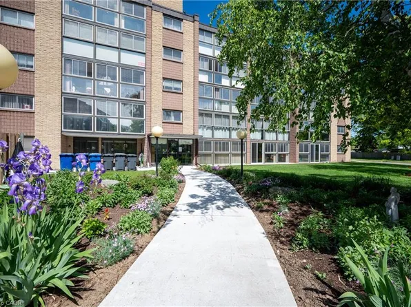 400 Champlain Blvd #105, Cambridge, ON N1R 7J6