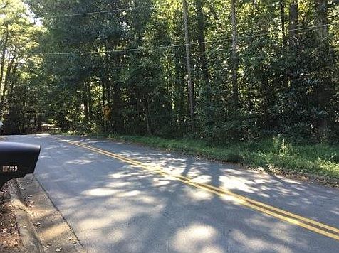 3rd image of 3550 Lake Dr SE